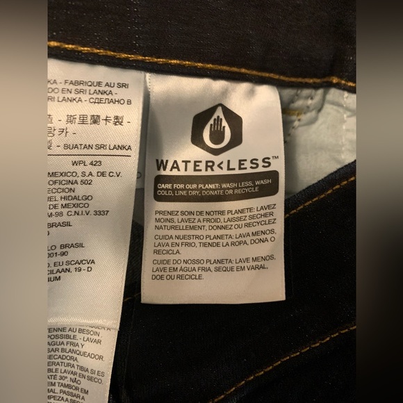 Ladies (NWOT) Levi Strauss Boot Cut Dark Demin Jeans Sz 27W/30L - Picture 7 of 7